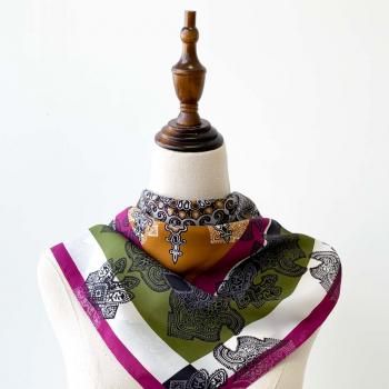 Платок шелковый 68х68 см П018 молочный принтованный