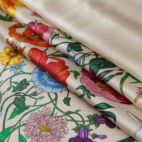 Шелк твил Gucci Flora платочный купон 064-19152 черный бордюр